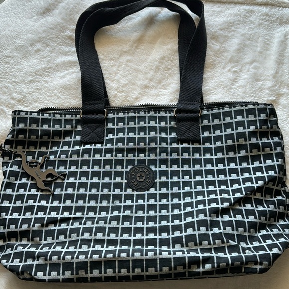 Kipling Large Defea Print- Black and Grey - Picture 3 of 11